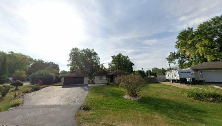 1909 pinecrest ln, lindenhurst, il 60046