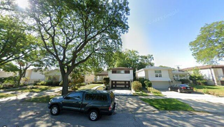 7925 lyons street, morton grove, il 60053