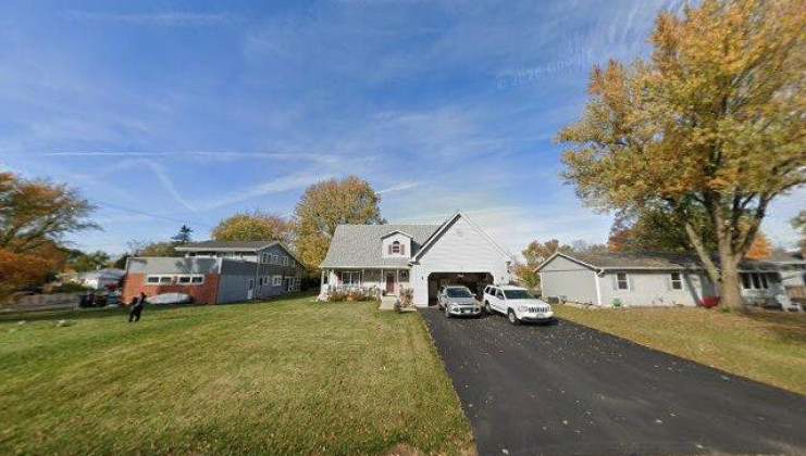 413 cedar st, lake in the hills, il 60156