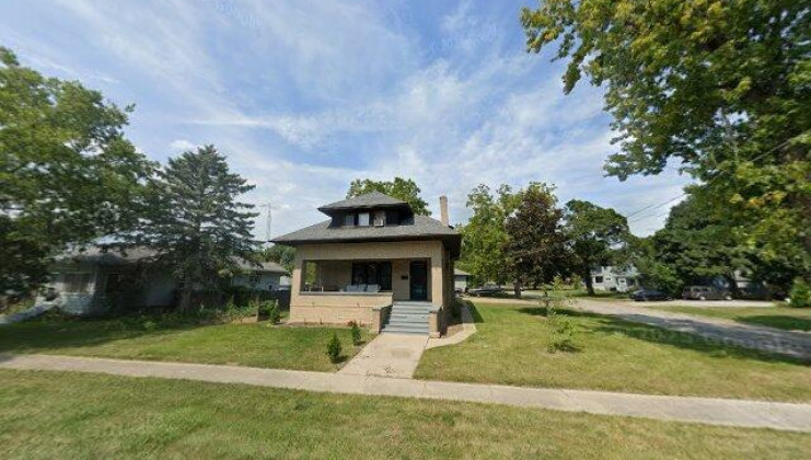 306 e diggins st, harvard, il 60033