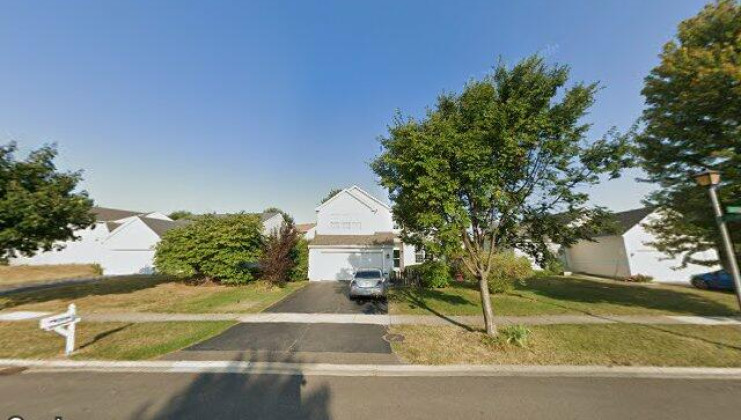 2266 north canterbury lane, round lake beach, il 60073