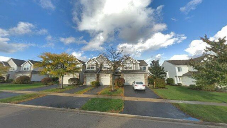 949 mesa dr, lake in the hills, il 60156