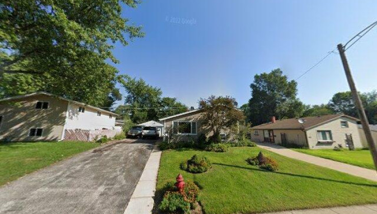 1452 kings rd, carpentersville, il 60110