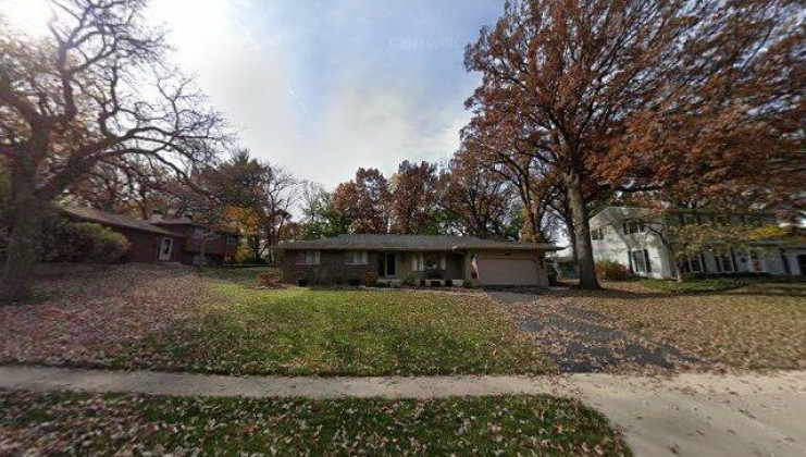 2211 country knoll ln, elgin, il 60123