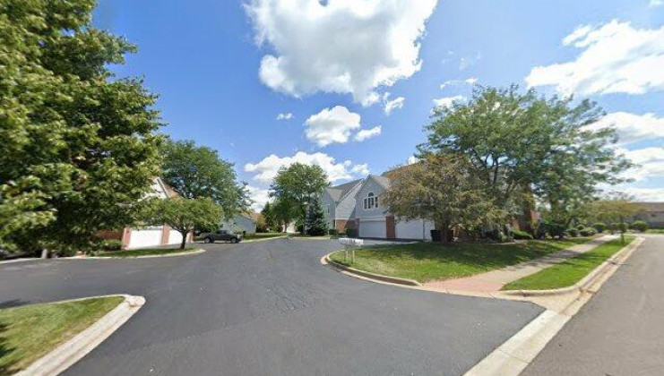 695 monroe drive, lindenhurst, il 60046