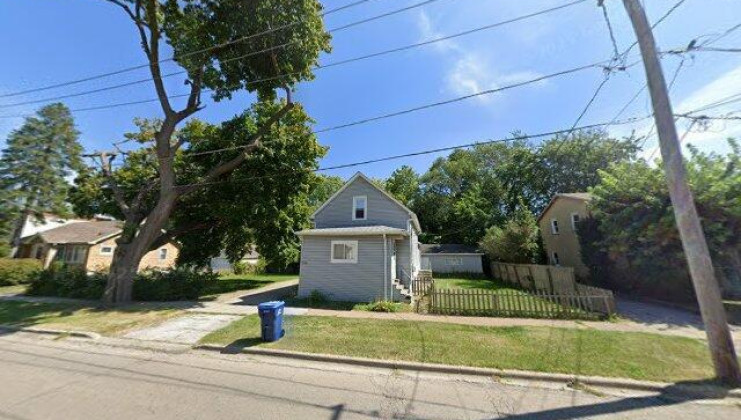 721 n. jackson street, waukegan, il 60085