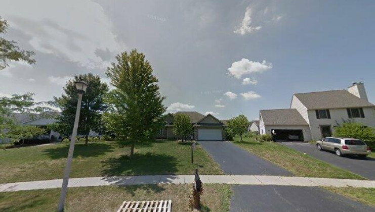 1332 wood dr, woodstock, il 60098