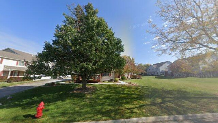 242 village creek dr, lake in the hills, il 60156