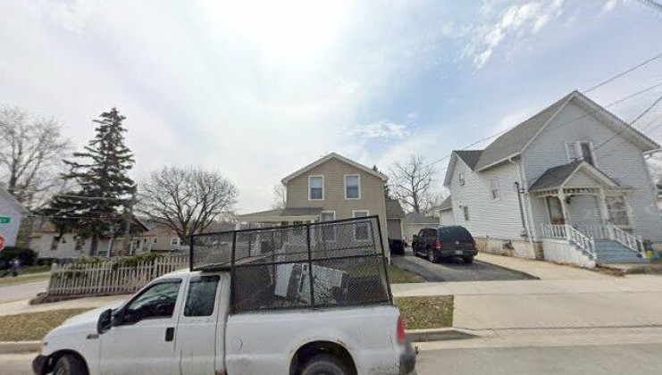 327 plum st, elgin, il 60120