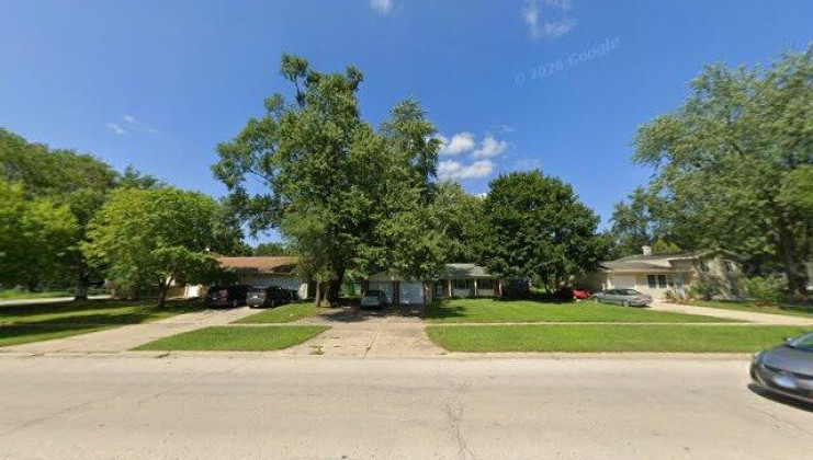 230 berkshire dr, crystal lake, il 60014